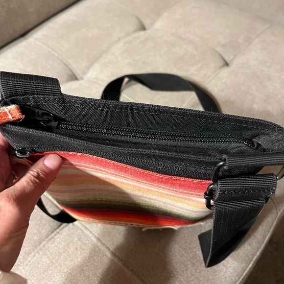 Billabong Good Vibes Serape cross body purse - Picture 4 of 6